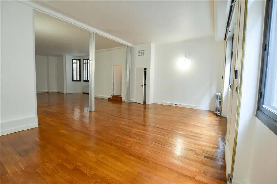 Local commercial dans Paris à vendre - Photo de l’immeuble – Image 3 sur 7