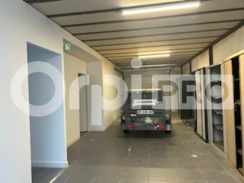 Local d'activités dans Vénissieux à vendre - Photo intérieure – Image 2 sur 5