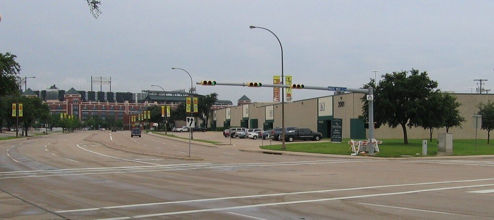 2001 E Randol Mill Rd, Arlington, TX à louer - Photo de l’immeuble – Image 3 sur 7