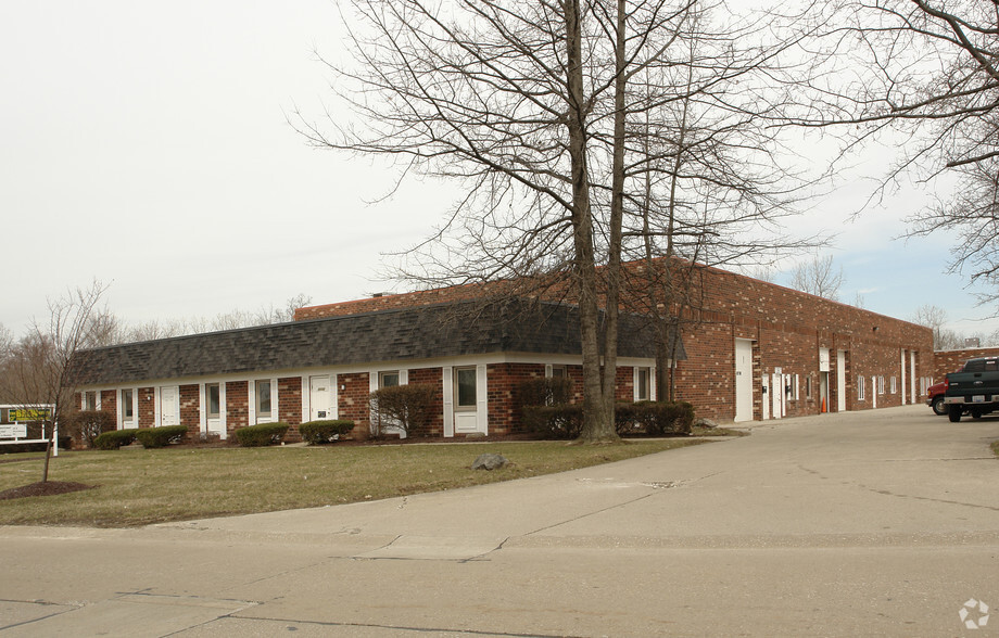 20102 Progress Dr, Strongsville, OH à louer - Photo de l’immeuble – Image 1 sur 11