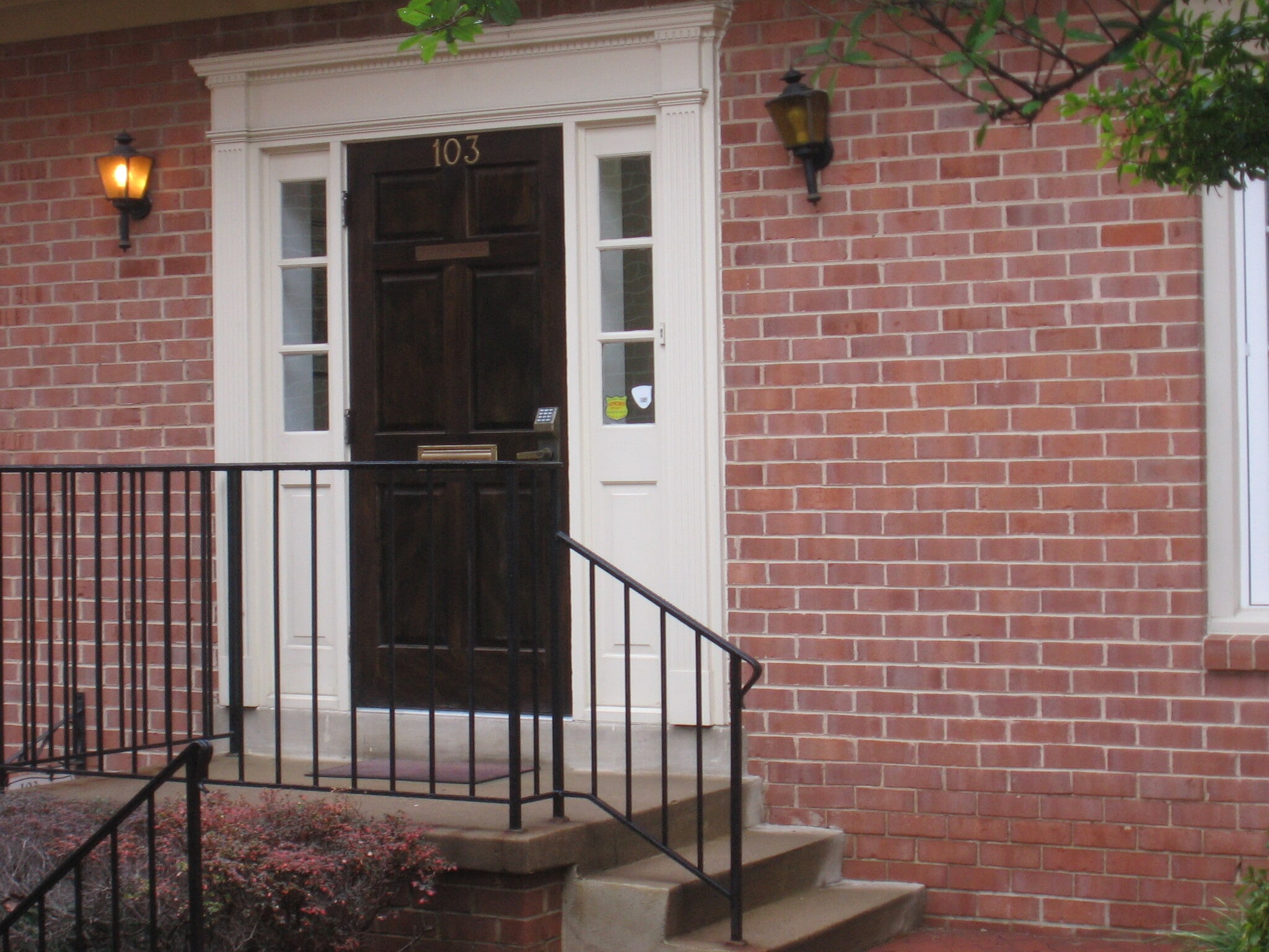 101-103 Rowell Ct, Falls Church, VA à louer Photo principale– Image 1 sur 9