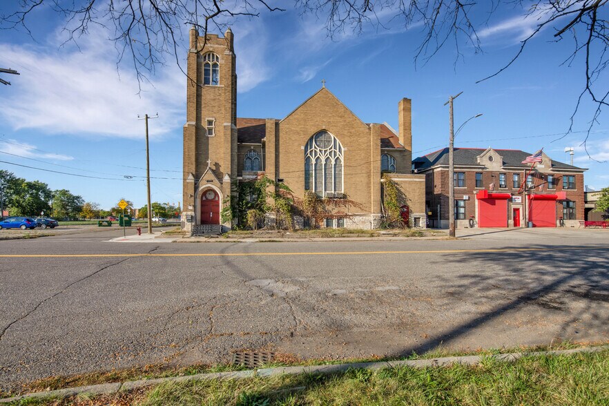 7000 Chicago, Detroit, MI à vendre - Photo de l’immeuble – Image 3 sur 19