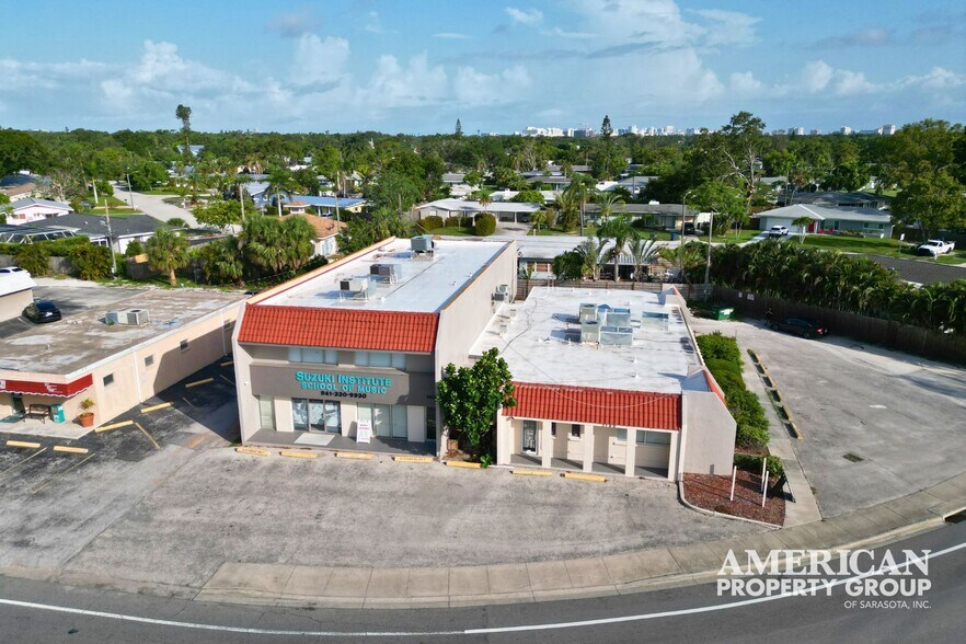 3100 Southgate Cir, Sarasota, FL à vendre - Photo de l’immeuble – Image 3 sur 8