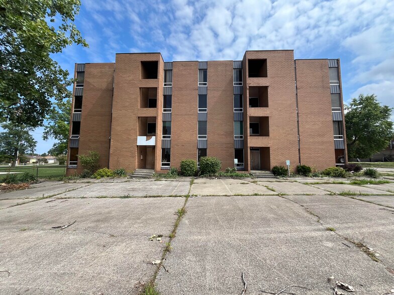 26111 Brush Ave, Euclid, OH à vendre - Photo de l’immeuble – Image 2 sur 19