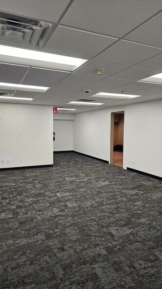 3570 W Post Rd, Las Vegas, NV à louer - Photo de l’immeuble – Image 3 sur 6