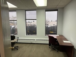 8170 50 St NW, Edmonton, AB à louer Photo intérieure– Image 2 sur 4