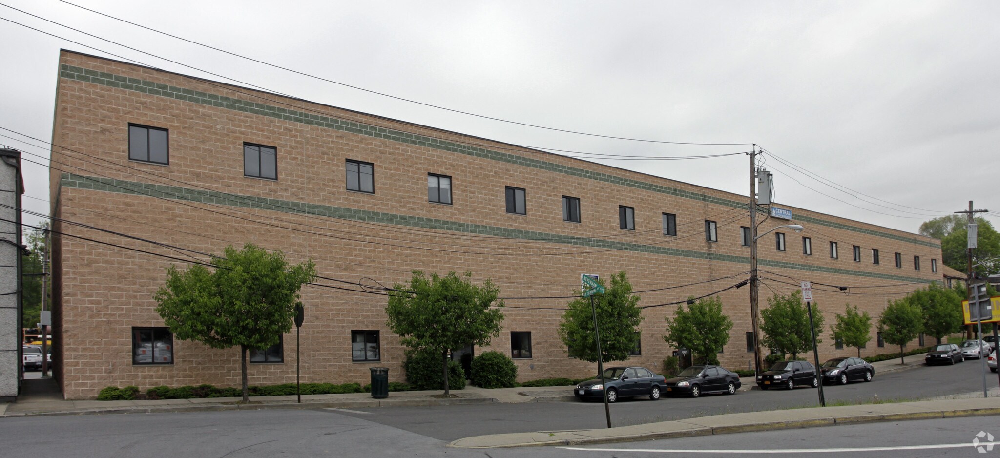 5 N Nepperhan Ave, Elmsford, NY à louer Photo principale– Image 1 sur 5