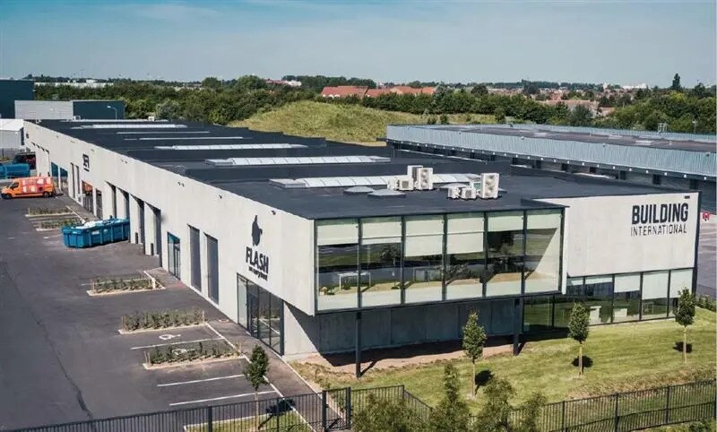 Local d’activités dans Sainghin-en-Mélantois à louer - Photo de l’immeuble – Image 2 sur 8