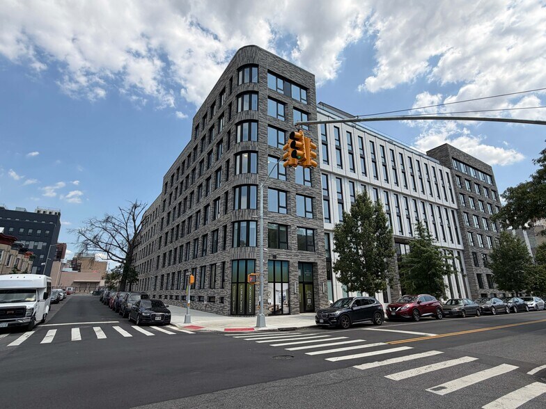 2363 Bedford Ave, Brooklyn, NY à louer - Photo de l’immeuble – Image 1 sur 16
