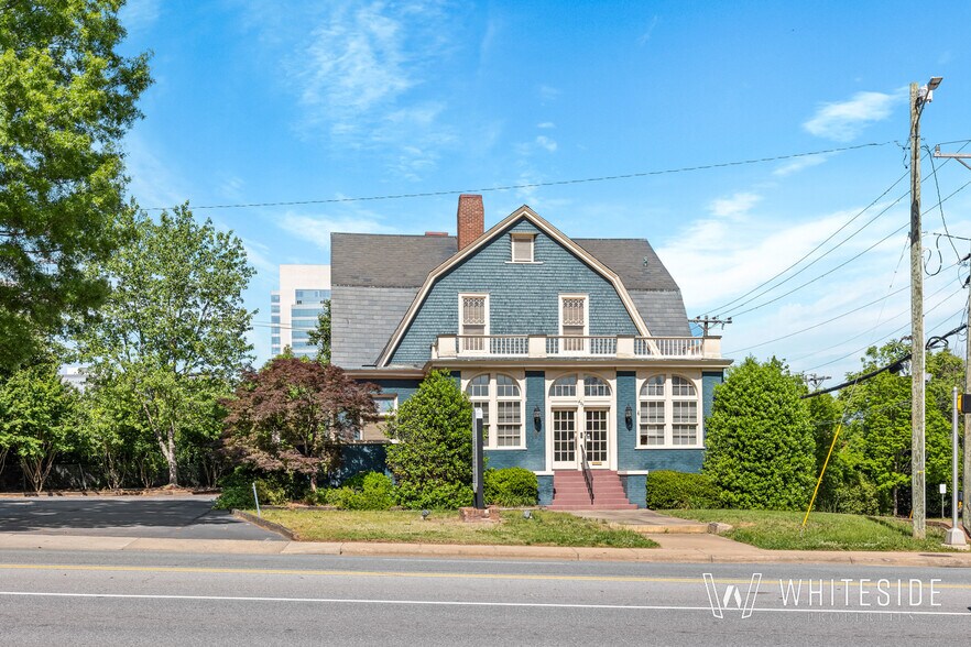 435 E Morehead St, Charlotte, NC à louer - Photo de l’immeuble – Image 2 sur 4