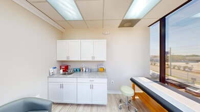 6709 Ridge Rd, Port Richey, FL à louer Photo intérieure– Image 2 sur 7