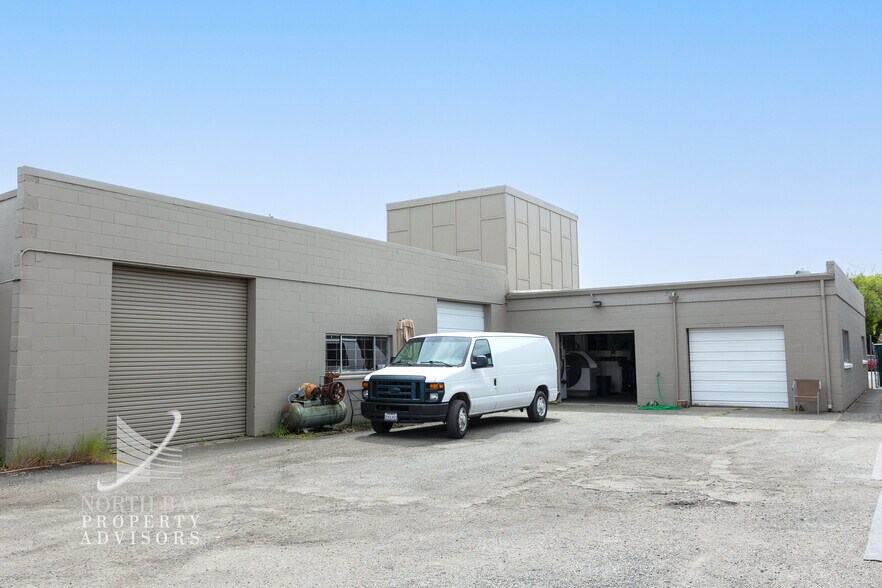 1320 Petaluma Hill Rd, Santa Rosa, CA à vendre - Photo de l’immeuble – Image 3 sur 16
