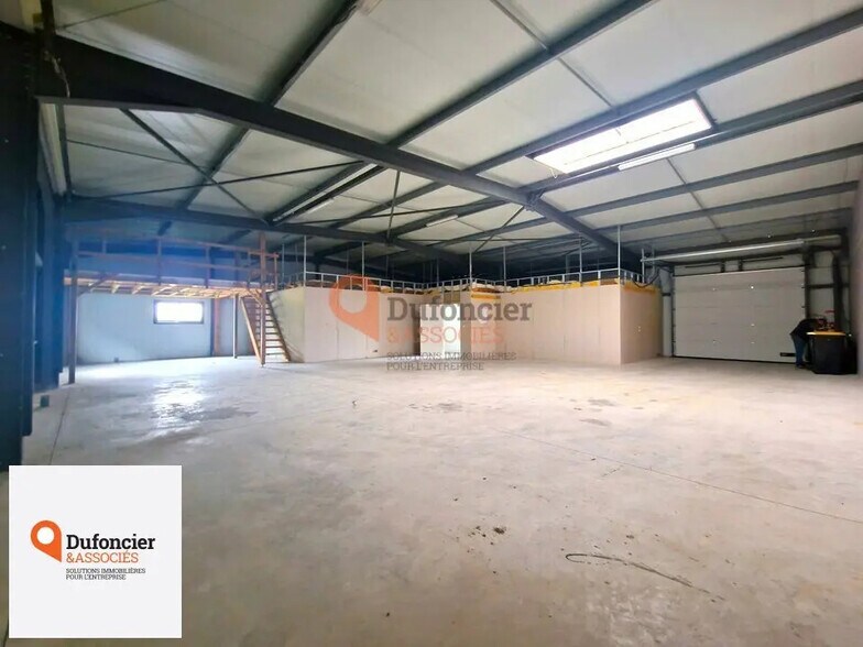 Local d’activités dans Poitiers à louer - Photo de l’immeuble – Image 1 sur 4