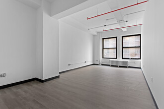 248 W 35th St, New York, NY à louer Photo de l’immeuble– Image 2 sur 7