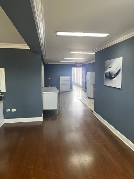 1010 Morse Ave, Schaumburg, IL à louer - Photo de l’immeuble – Image 3 sur 10