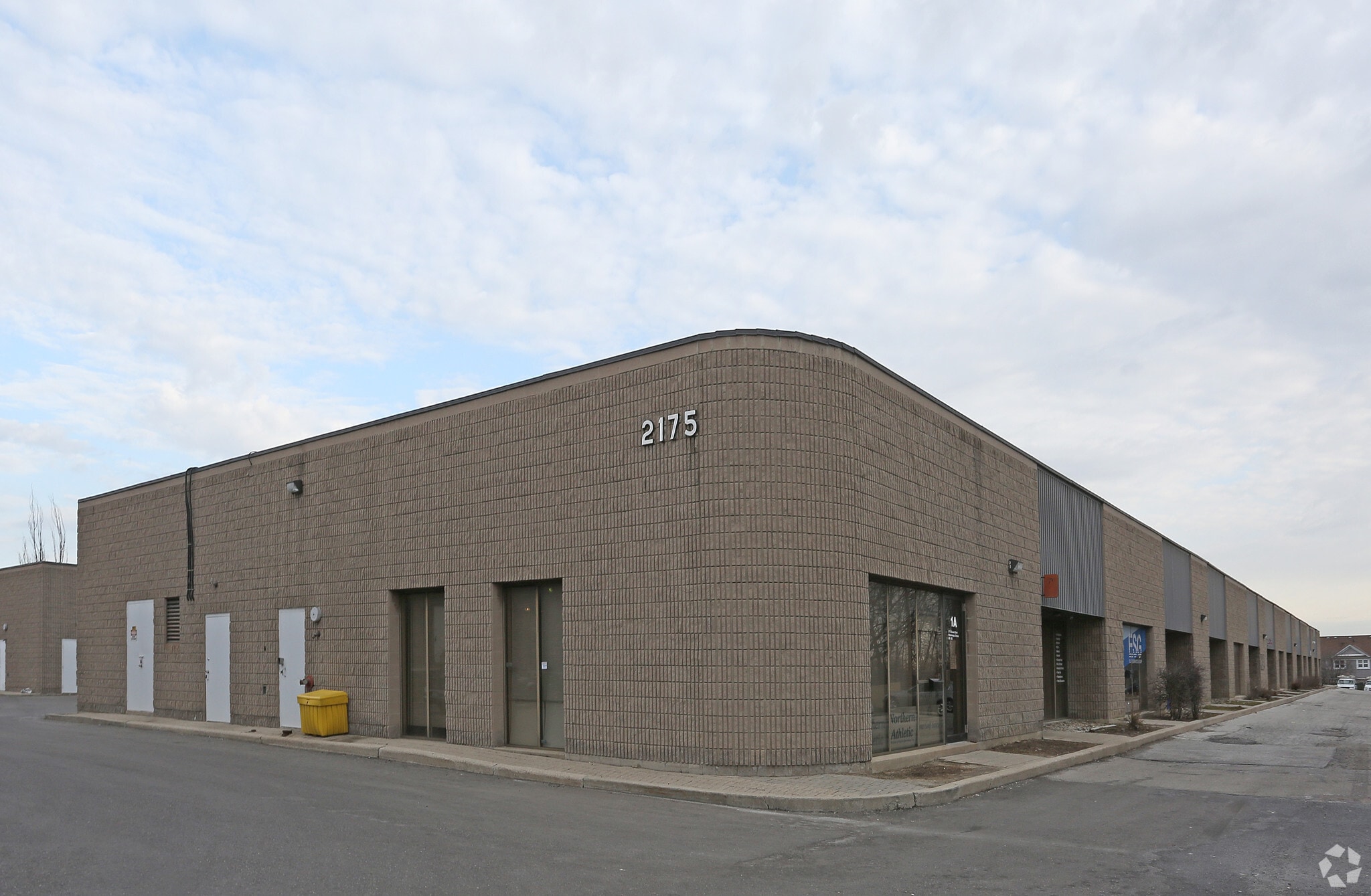 2175 Dunwin Dr, Mississauga, ON à louer Photo principale– Image 1 sur 8