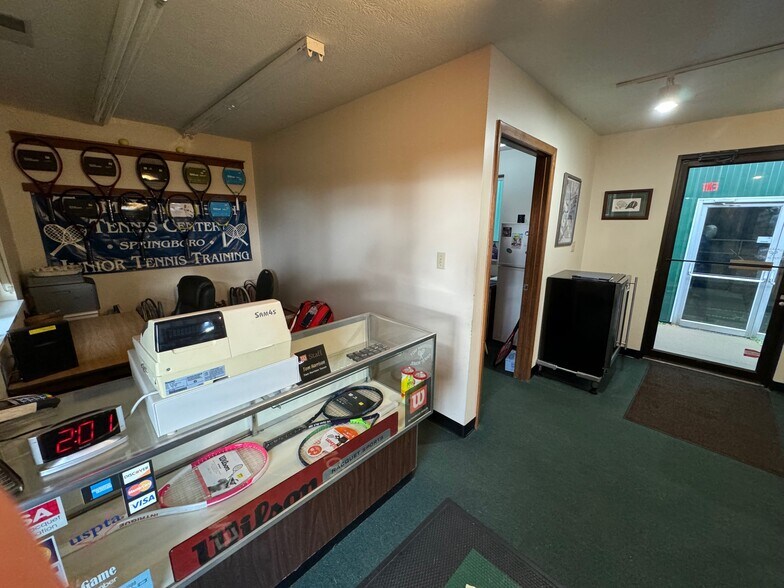 80 Commercial Way, Springboro, OH à vendre - Photo intérieure – Image 3 sur 18