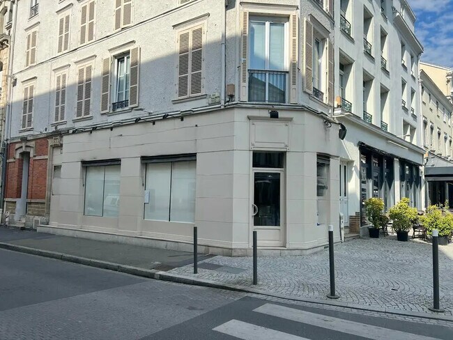 Plus de détails pour Local commercial à louer