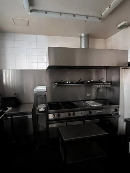 Local commercial dans Paris à louer - Photo de l’immeuble – Image 2 sur 8