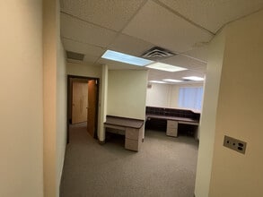 71 Todt Hill Rd, Staten Island, NY à louer Photo intérieure– Image 2 sur 13