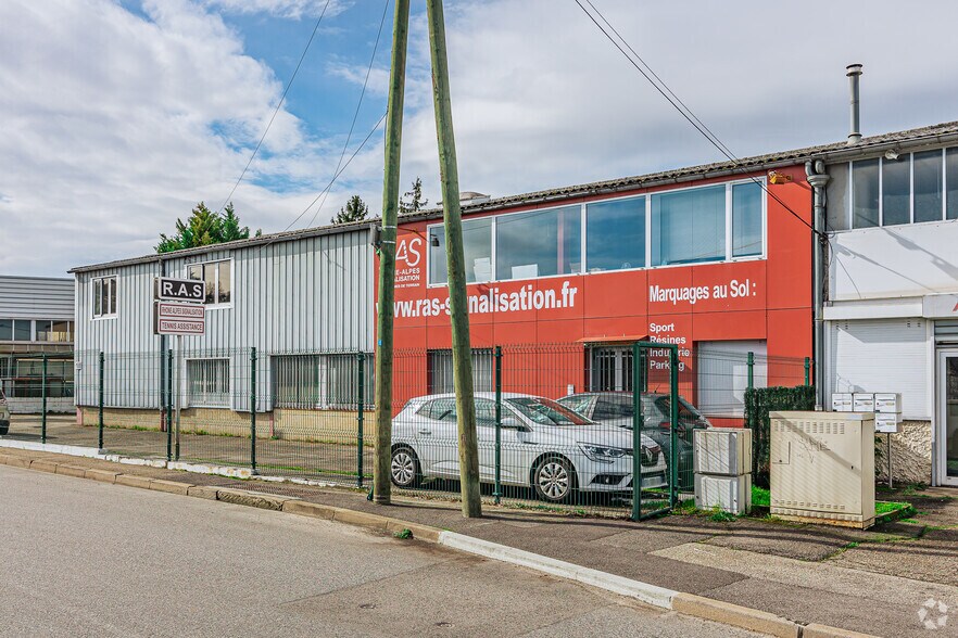 Bureau dans Saint-Genis-Laval à vendre - Photo principale – Image 1 sur 2