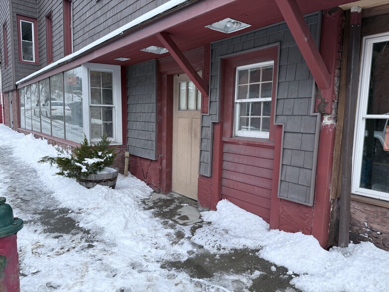 377 Congress St, Troy, NY à louer - Photo de l’immeuble – Image 1 sur 16