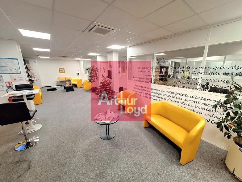 Bureau dans Clermont-Ferrand à louer - Photo de l’immeuble – Image 1 sur 10