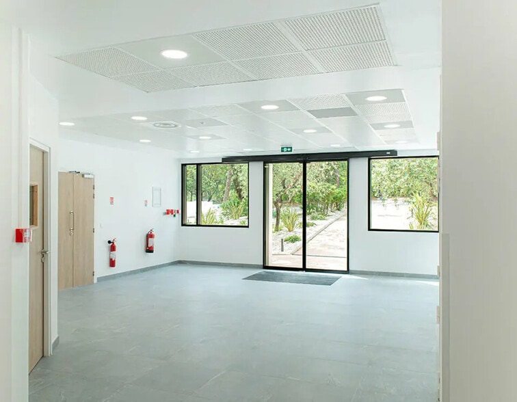 Bureau dans Valbonne à vendre - Hall d’entrée – Image 2 sur 4