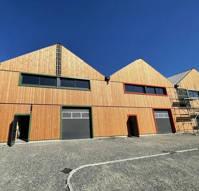 Plus de détails pour Local d'activités à louer