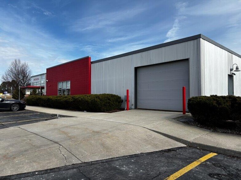 2420 Oak Valley Dr, Ann Arbor, MI à vendre - Photo de l’immeuble – Image 2 sur 4