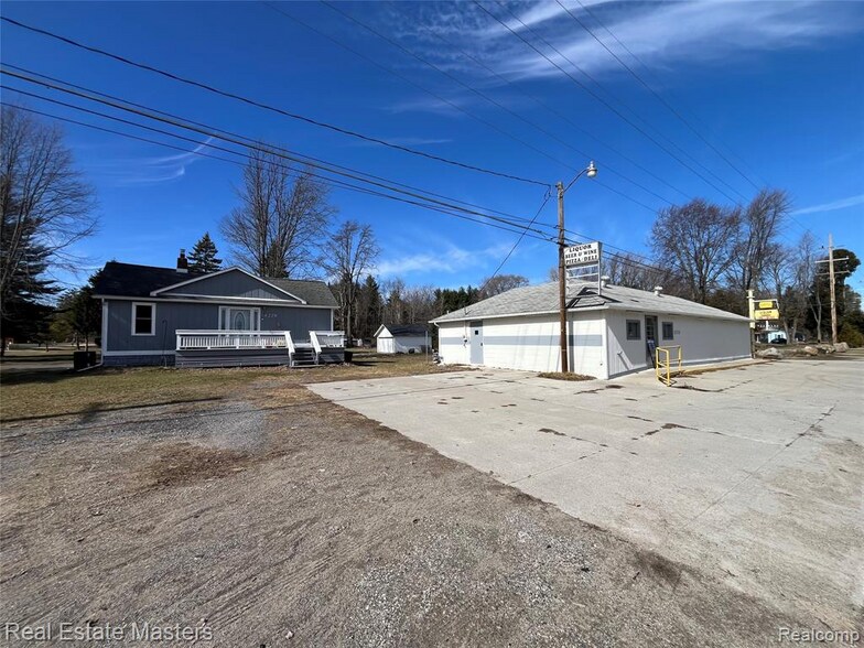 8216 Lakeshore Rd, Lexington, MI à vendre - Photo de l’immeuble – Image 1 sur 8