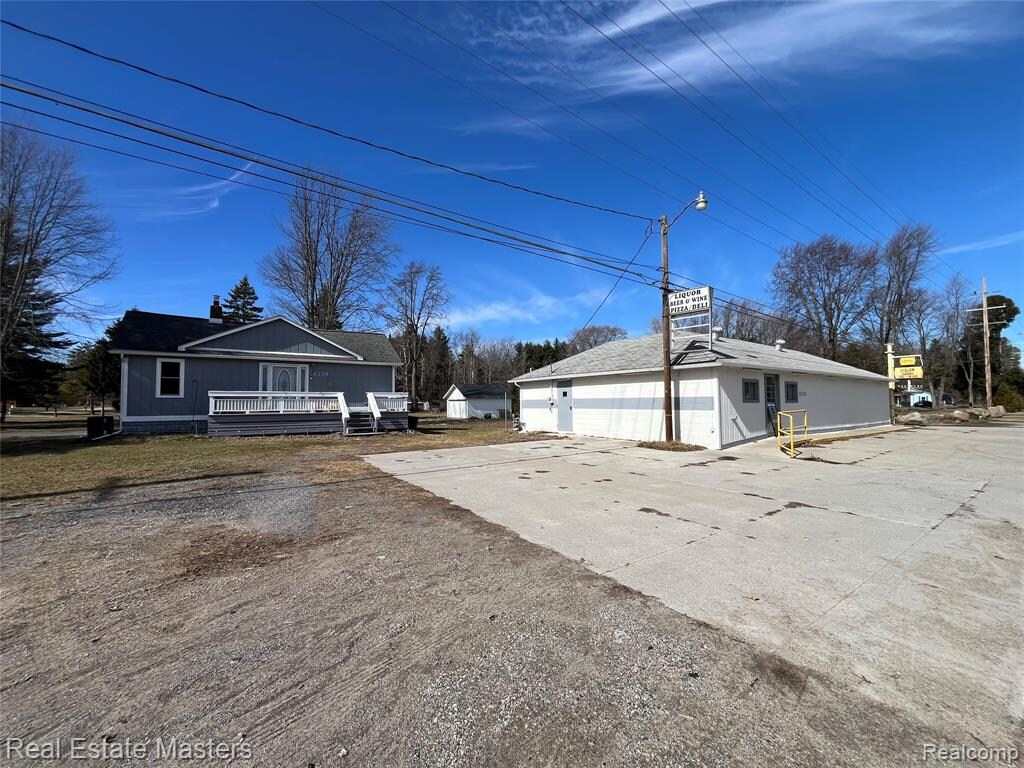8216 Lakeshore Rd, Lexington, MI à vendre Photo de l’immeuble– Image 1 sur 9