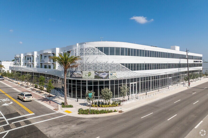 504-512 NW 1st Ave, Hallandale Beach, FL à louer - Photo de l’immeuble – Image 1 sur 15