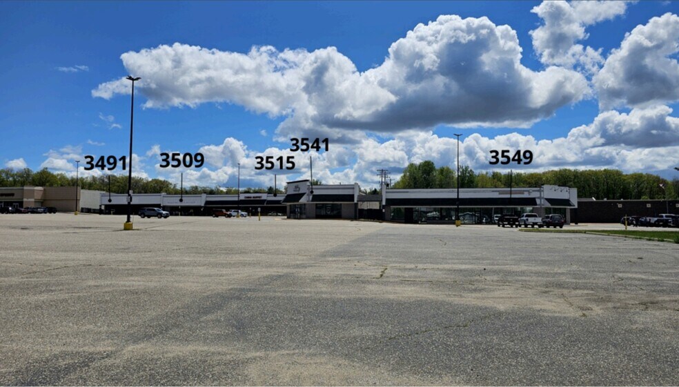 3535 W Houghton Lake Dr, Houghton Lake, MI à louer - Photo de l’immeuble – Image 1 sur 1