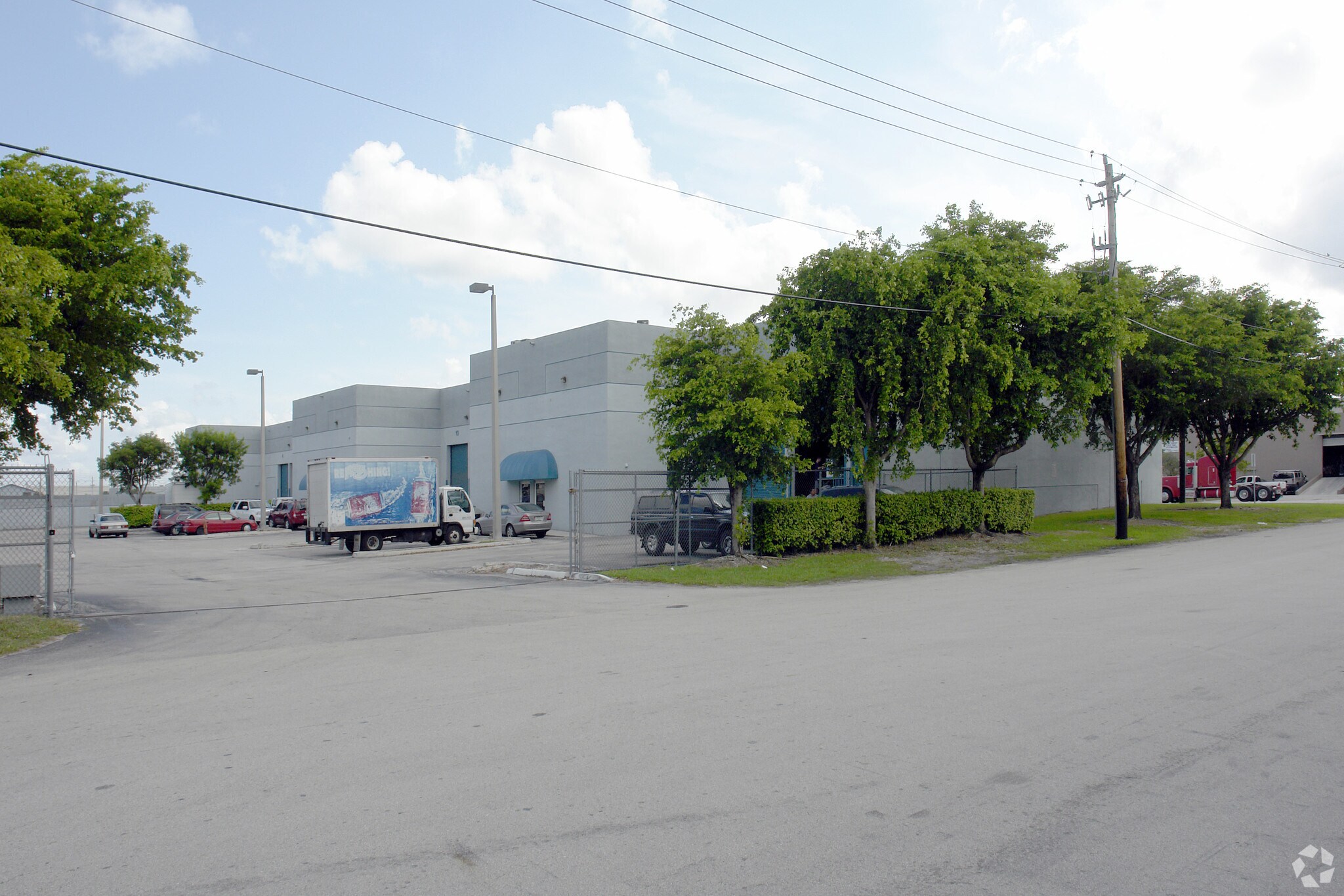 8201-8209 NW 70th St, Miami, FL à louer Photo principale– Image 1 sur 8