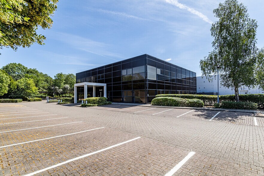 3 Precedent Dr, Milton Keynes à louer - Photo de l’immeuble – Image 2 sur 12