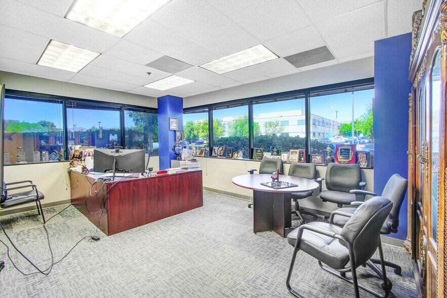 9301 Corbin Ave, Northridge, CA à louer - Photo intérieure – Image 3 sur 20