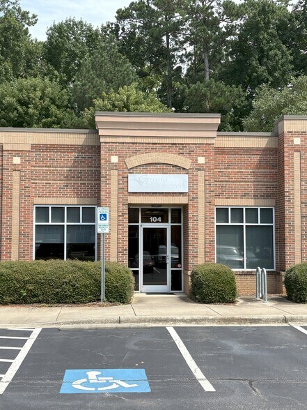455 Swiftside Dr, Raleigh, NC à vendre - Photo de l’immeuble – Image 2 sur 9