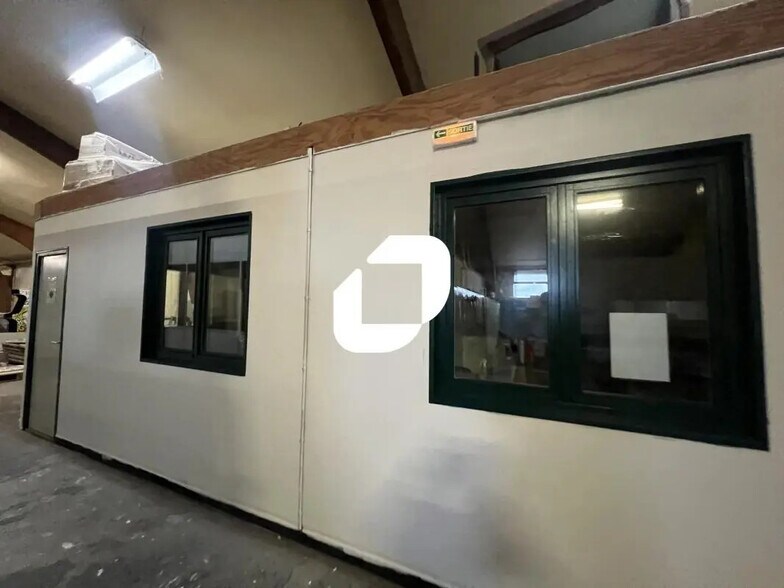 Bureau dans Comines à louer - Photo de l’immeuble – Image 3 sur 9