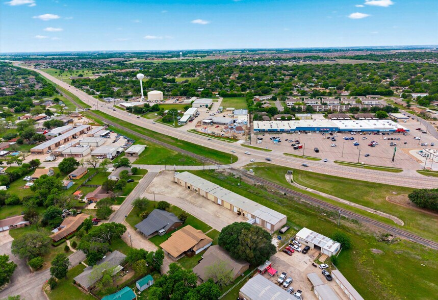 102 Sunset Dr, Hewitt, TX à louer - Photo de l’immeuble – Image 2 sur 11