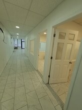 6827 Fresh Meadow Ln, Fresh Meadows, NY à louer Photo intérieure– Image 2 sur 7