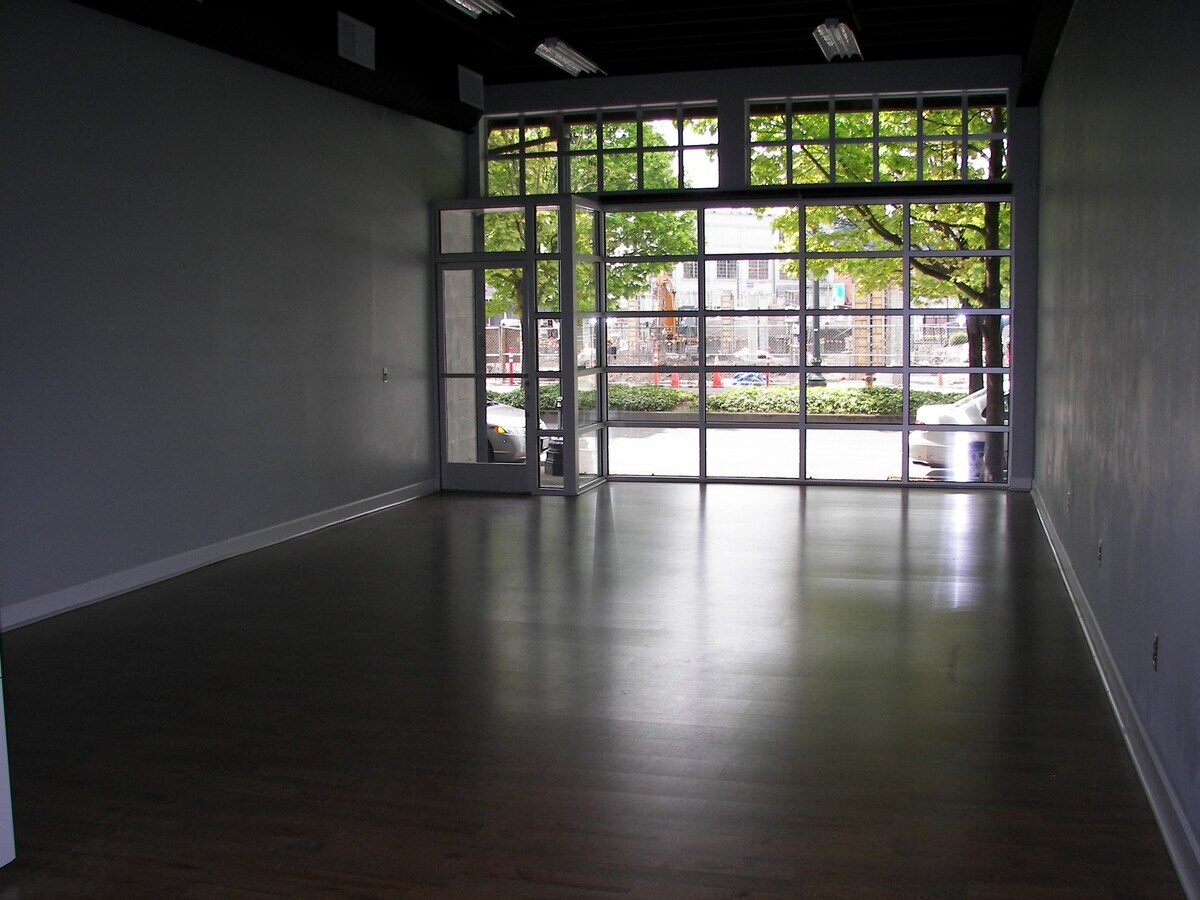 600 NW Naito Pkwy, Portland, OR 97209 - Lot E - - Photo intérieure - Image 2 of 5