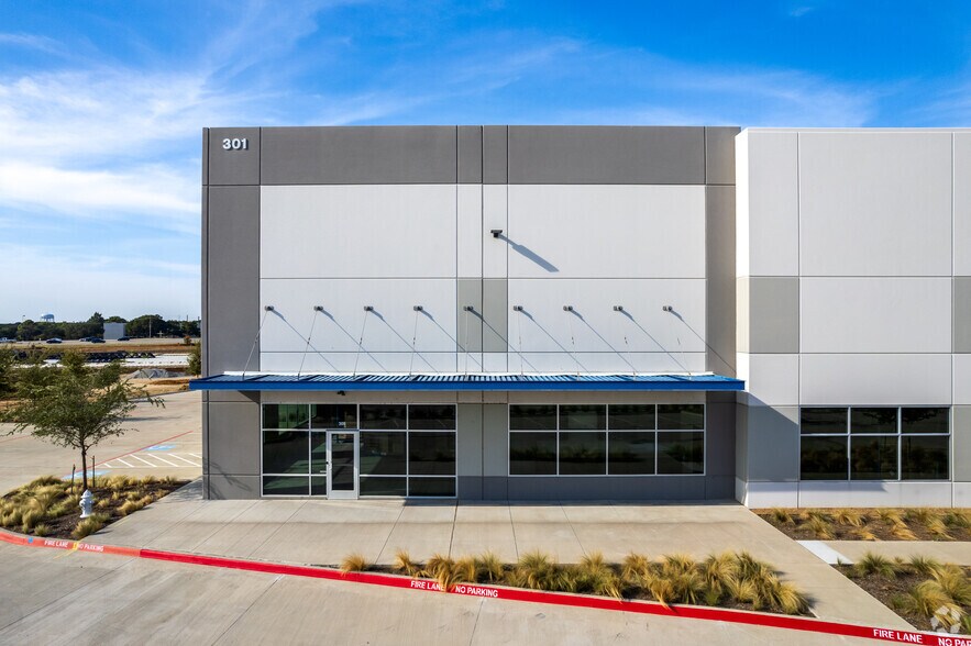 301 Vista Ridge Mall Dr, Lewisville, TX à louer - Photo de l’immeuble – Image 2 sur 4