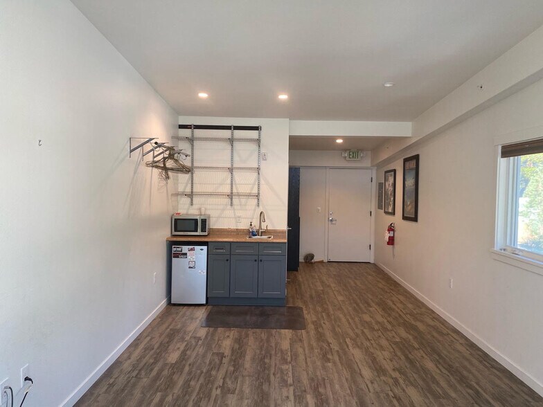 8414 Speckled Ave, Kings Beach, CA à louer - Photo de l’immeuble – Image 3 sur 5