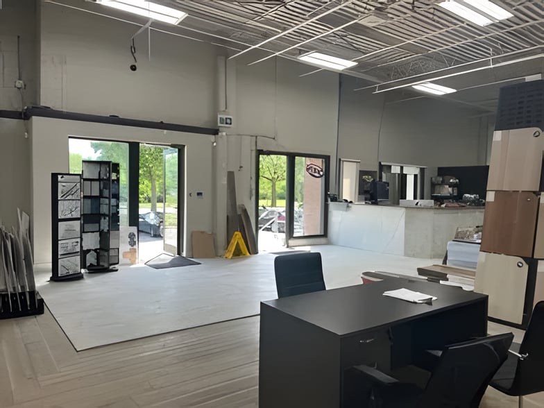 4884 Dufferin St, Toronto, ON à louer - Photo intérieure – Image 2 sur 8