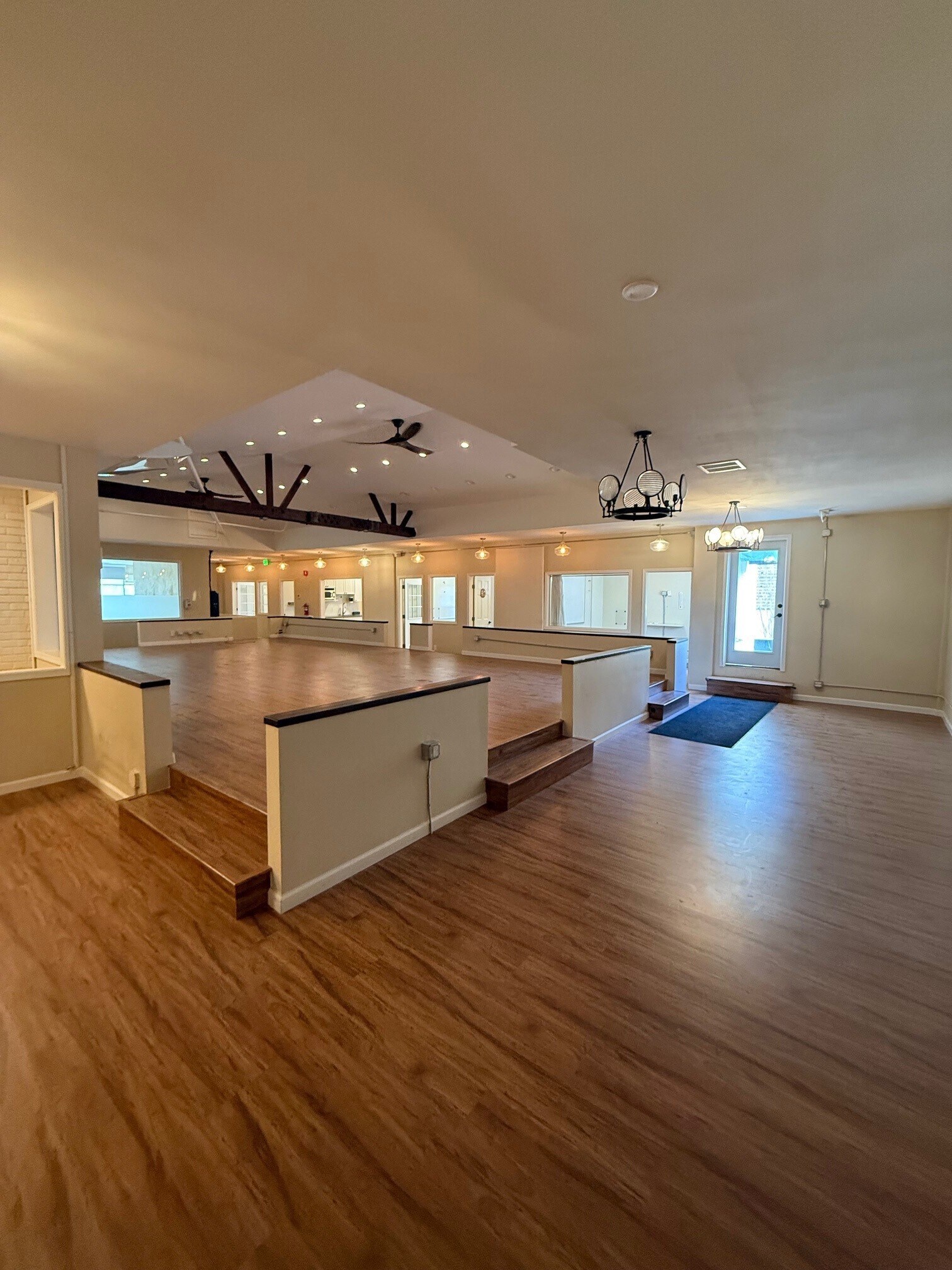 33 E 4th Ave, San Mateo, CA à louer Photo intérieure– Image 1 sur 7