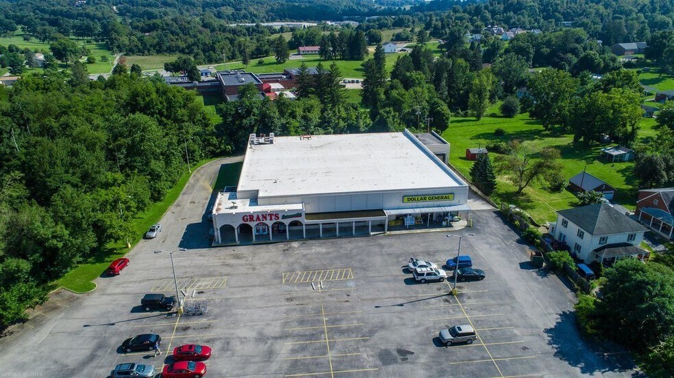 900 Wenonah Ave, Pearisburg, VA à louer - Photo de l’immeuble – Image 2 sur 3