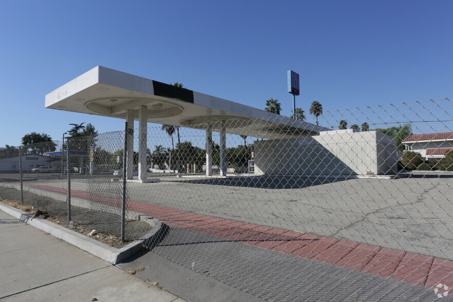 2498 S Garey Ave, Pomona, CA à vendre - Photo de l’immeuble – Image 3 sur 3