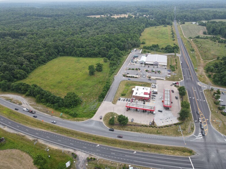 11497 Kings Hwy, King George, VA à vendre - Photo de l’immeuble – Image 2 sur 7