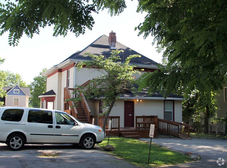 12029 E Washington St, Indianapolis, IN à vendre - Photo de l’immeuble – Image 2 sur 2